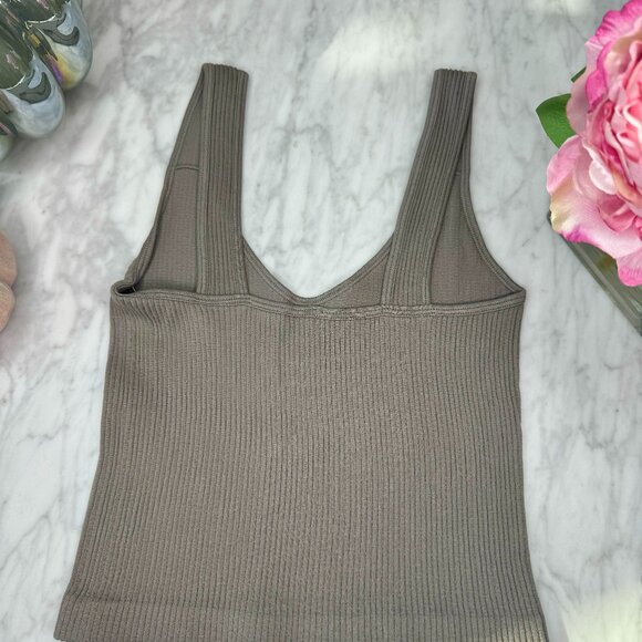 Ribbed Seamless Tank Top - Picture 3 of 5